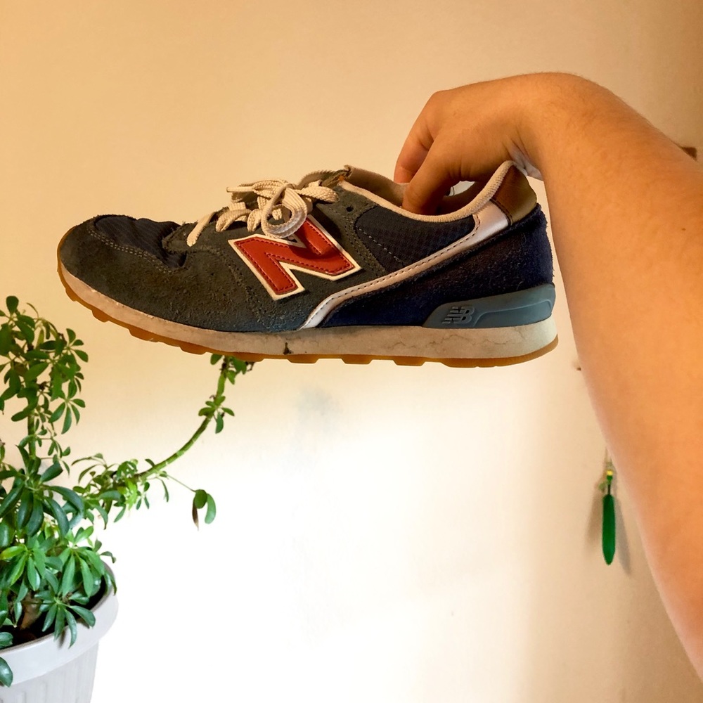 New Balance 696